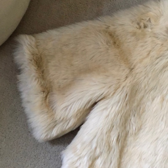 Gap kids faux fur coat! - Picture 4 of 6